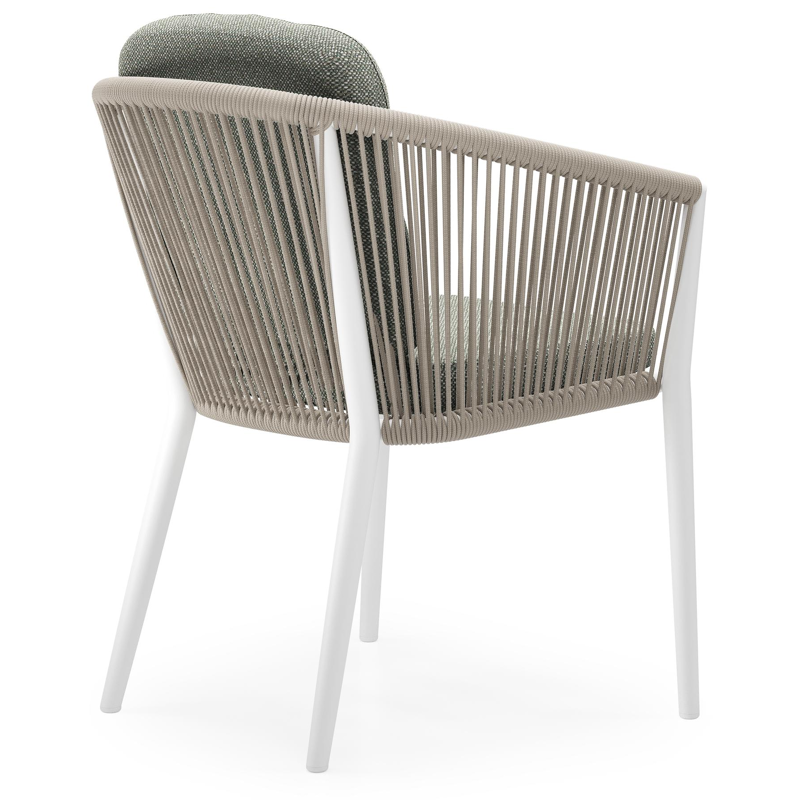 Orso tuinstoel in wit aluminium en beige verticaal geweven ronde rope met luxe zitkussen in All Weather Sunbrella® Luxe Savane Leaf