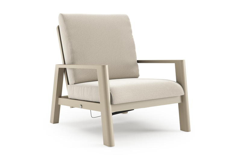 Cirello loungestoel in beige aluminium met lopi marble all weather sunbrella® luxe kussen