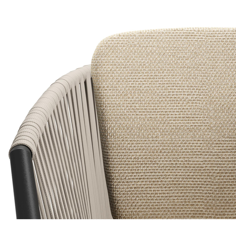 Orso tuinstoel in zwart aluminium en beige verticaal geweven vlakke rope met zitkussen in All Weather Cosytica Althea Camel