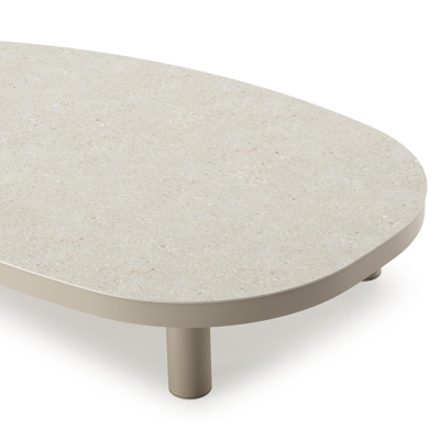 Donato loungetafel organisch in beige aluminium en volkeramiek Shilin - L 151 x B 90 x H 24.5 cm