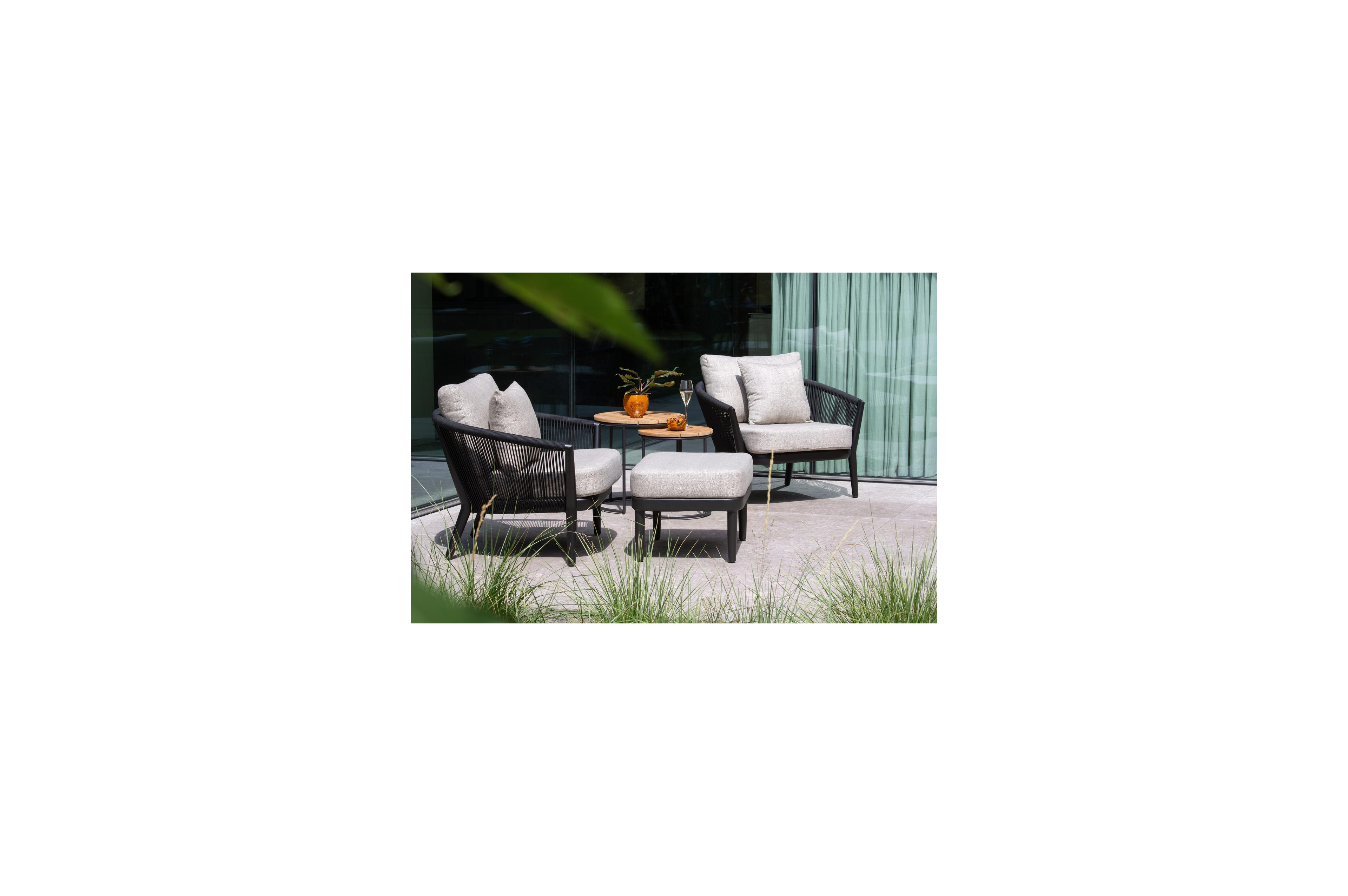 Orso loungestoel 1-zit in zwart aluminium en zwart verticaal geweven ronde rope met natte charcoal chine all weather sunbrella® luxe kussen