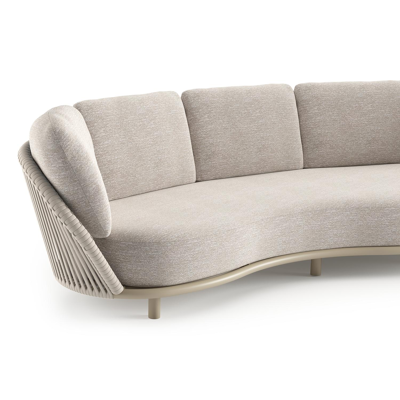 Lupino loungebank in beige aluminium en beige verticaal geweven luxe vlakke brede rope met tundra sand all weather sunbrella® luxe kussen