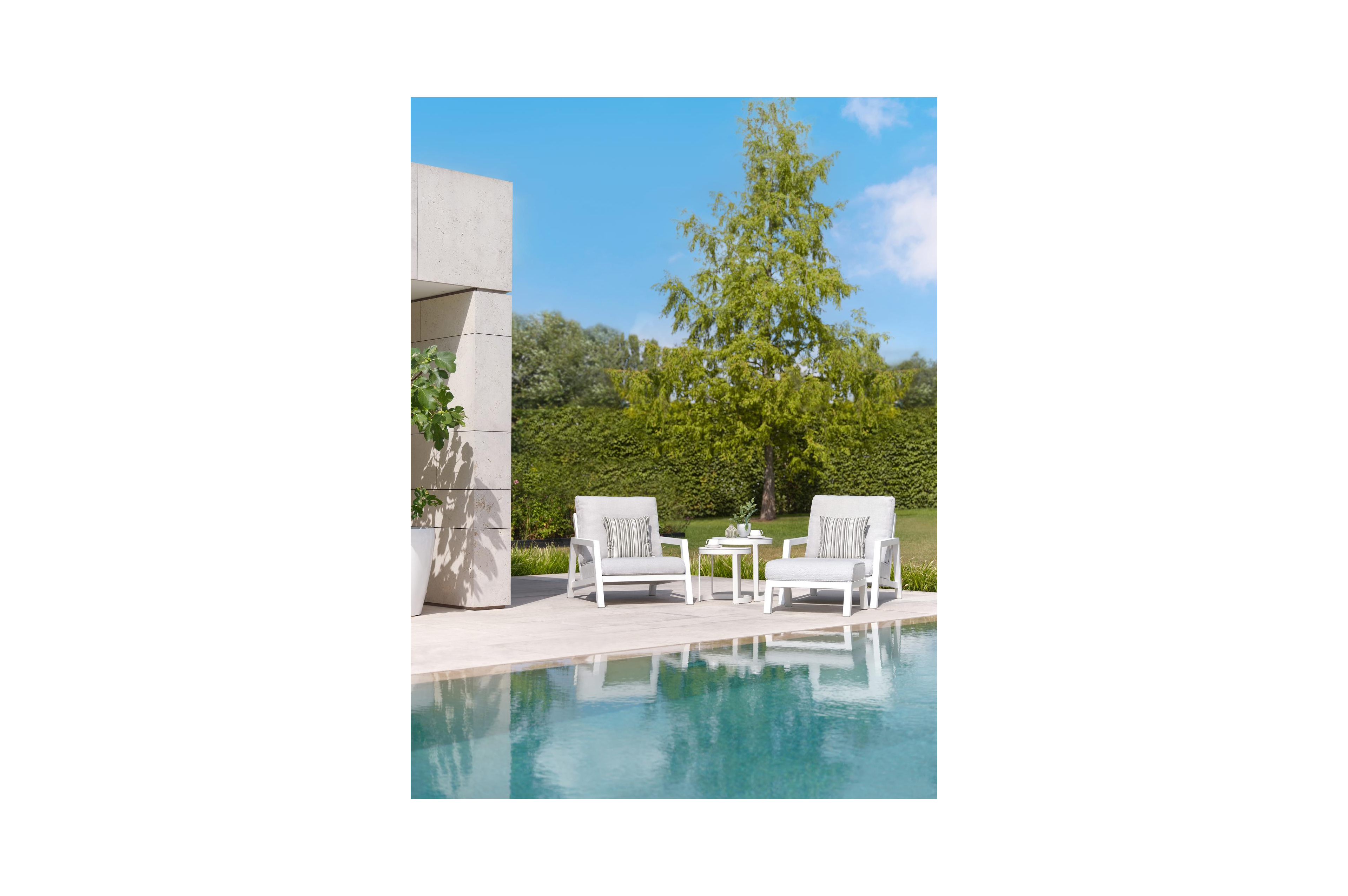 Enna bijzettafels in wit aluminium - tafel 1: Dia. 44 x H 46 cm, tafel 2: Dia. 52 x H 52 cm