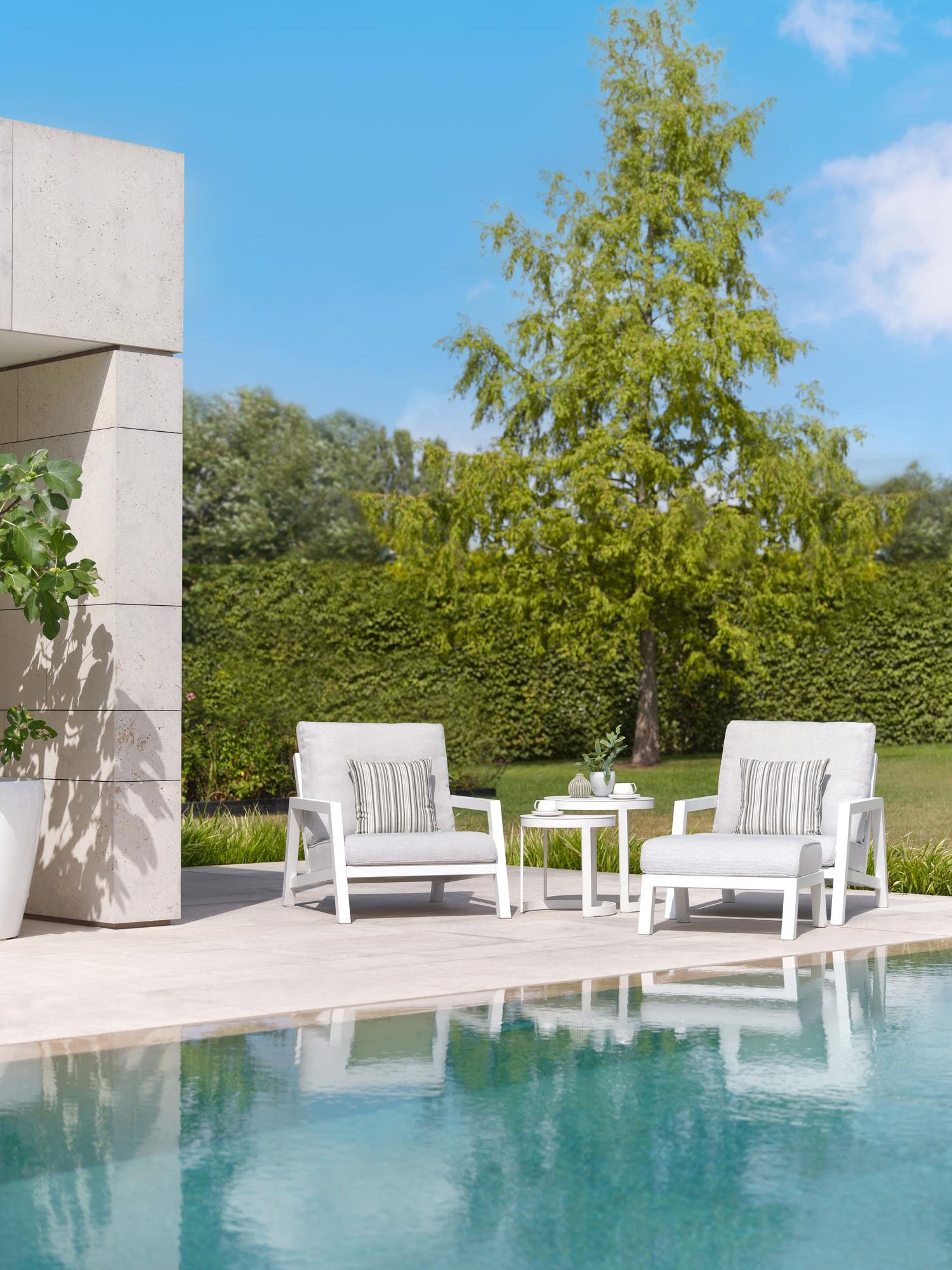 Tables d'appoint Enna en aluminium blanc - table 1: Dia. 44 x H 46 cm, table 2: Dia. 52 x H 52 cm