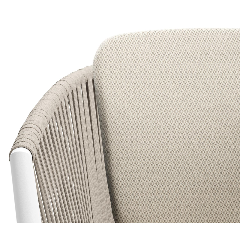 Chaise de jardin Orso in aluminium blanc et corde tissée verticalement beige avec coussin en lopi marble all weather sunbrella® luxe