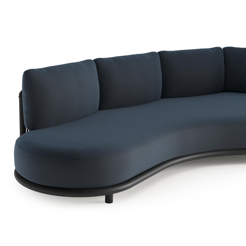 Lomano loungebank in zwart aluminium en zwart verticaal geweven luxe vlakke rope met heritage indigo All Weather Sunbrella® luxe kussen