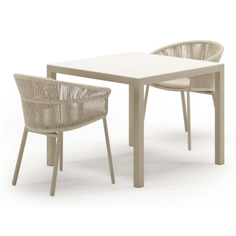 Feltro tuinset in beige aluminium en crema minerale sintered stone met 2 stapelbare Matera tuinstoelen