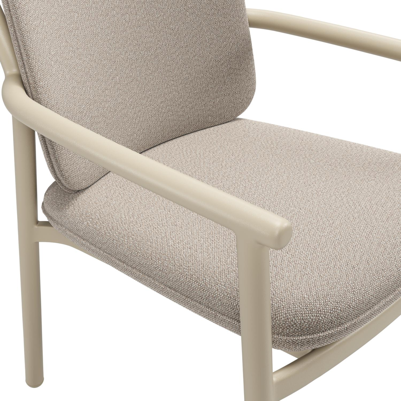 Bono stapelbare tuinstoel in beige aluminium met stoelkussen in All Weather Sunbrella® Luxe Savane Coconut