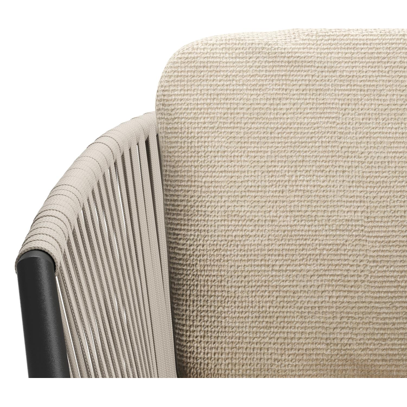 Chaise de jardin Orso en aluminium noir et corde plate tissée verticalement beige avec coussin luxe en All Weather Cosytica Althea Chalk