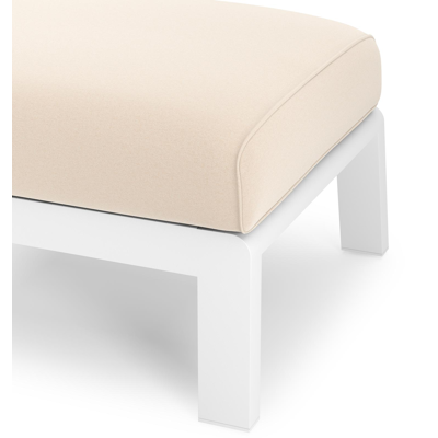 Cosenzo poef in wit aluminium met natte linen chalk all weather sunbrella® luxe kussen