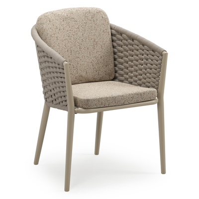 Orso stapelbare tuinstoel in beige aluminium en beige horizontaal geweven ronde rope met stoelkussen in All Weather Cosytica Bora Jungle