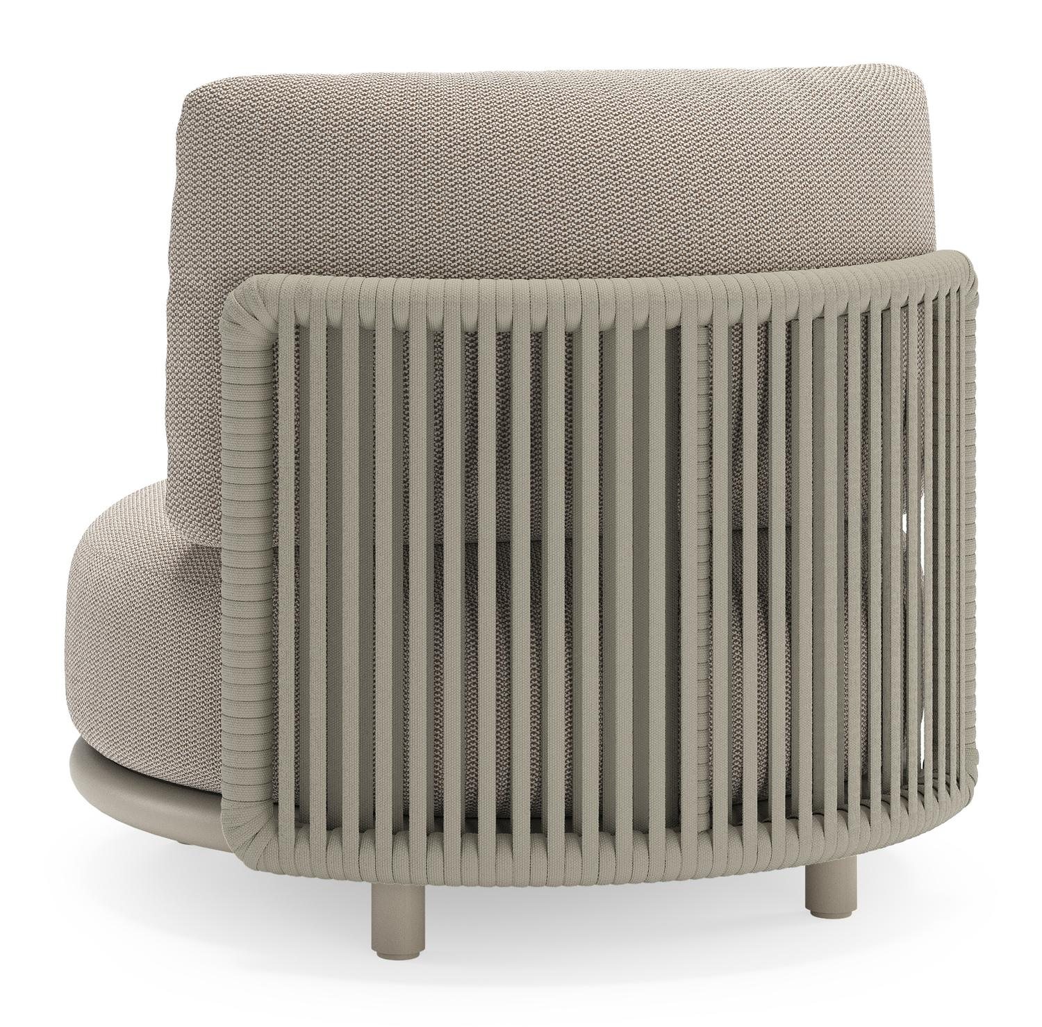 Fauteuil de jardin Lomano en aluminium beige et corde luxe plate tissÃ©e verticalement beige et coussins en all weather sunbrellaÂ® luxe Lopi Fossil