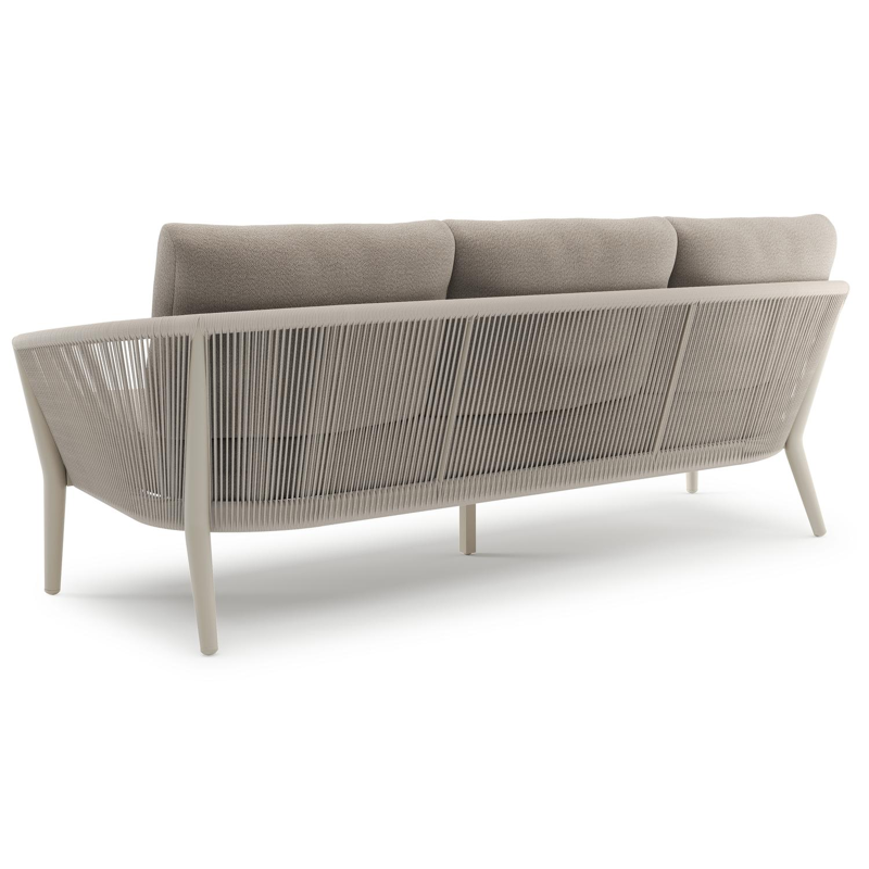 Orso loungeset in beige aluminium en beige verticaal geweven ronde rope met Savane Coconut all weather sunbrella® luxe kussen
