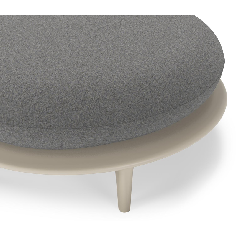 Bomero poef in beige aluminium met heritage slate all weather sunbrella® luxe kussen