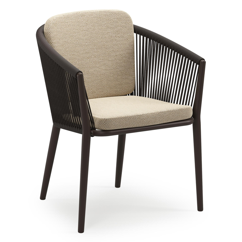 Orso stapelbare tuinstoel in donkerbruin aluminium en donkerbruin verticaal geweven ronde rope met stoelkussen in All Weather Cosytica Althea Camel