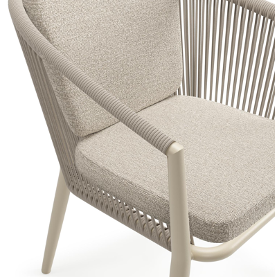 Orso tuinstoel in beige aluminium en beige verticaal geweven ronde rope met zitkussen in All Weather Cosytica Catania Greige