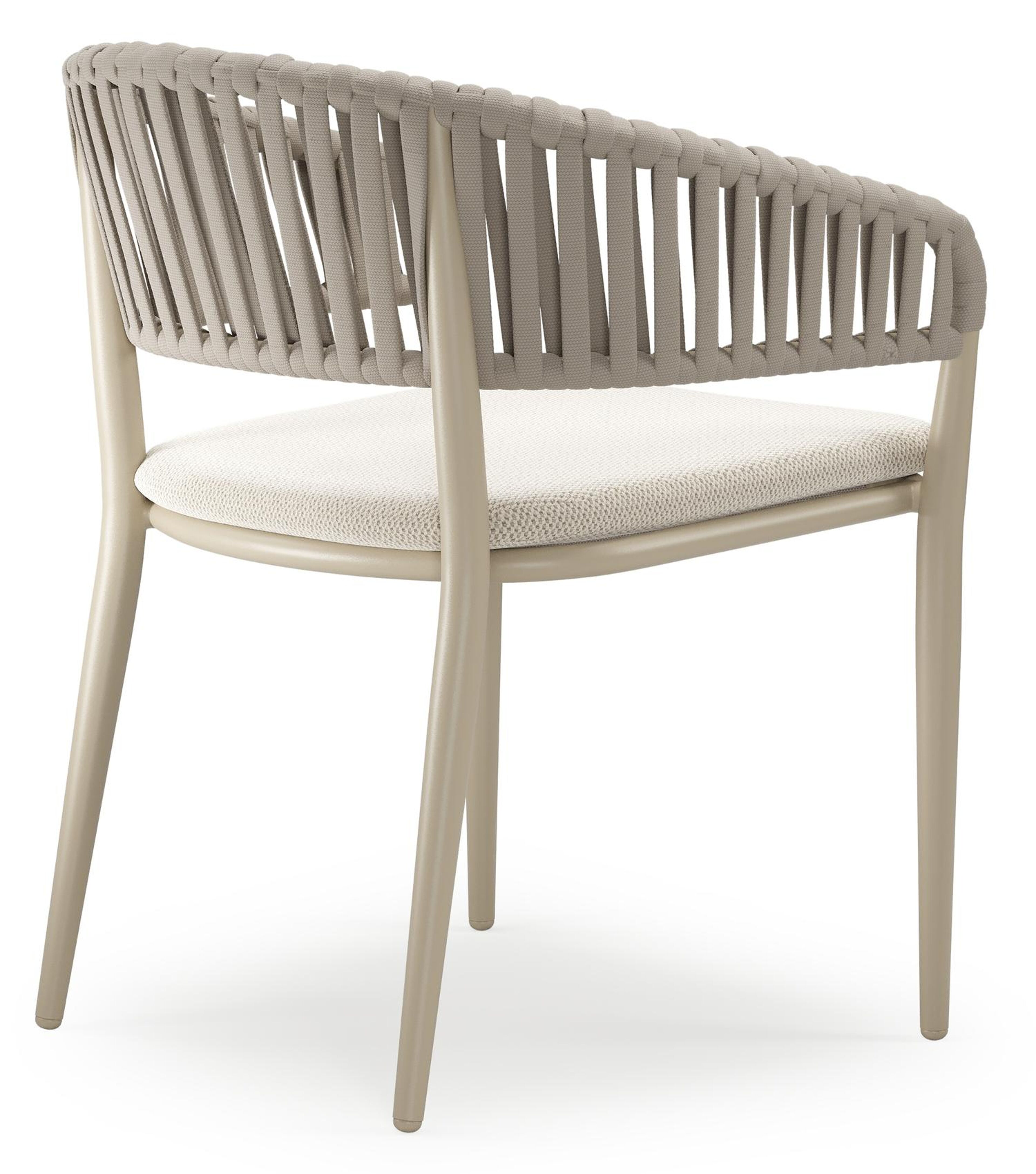 Tolfa stapelbare tuinstoel in beige aluminium en beige verticaal geweven luxe vlakke brede rope met stoelkussen in All Weather Sunbrella® Luxe Lopi Marble