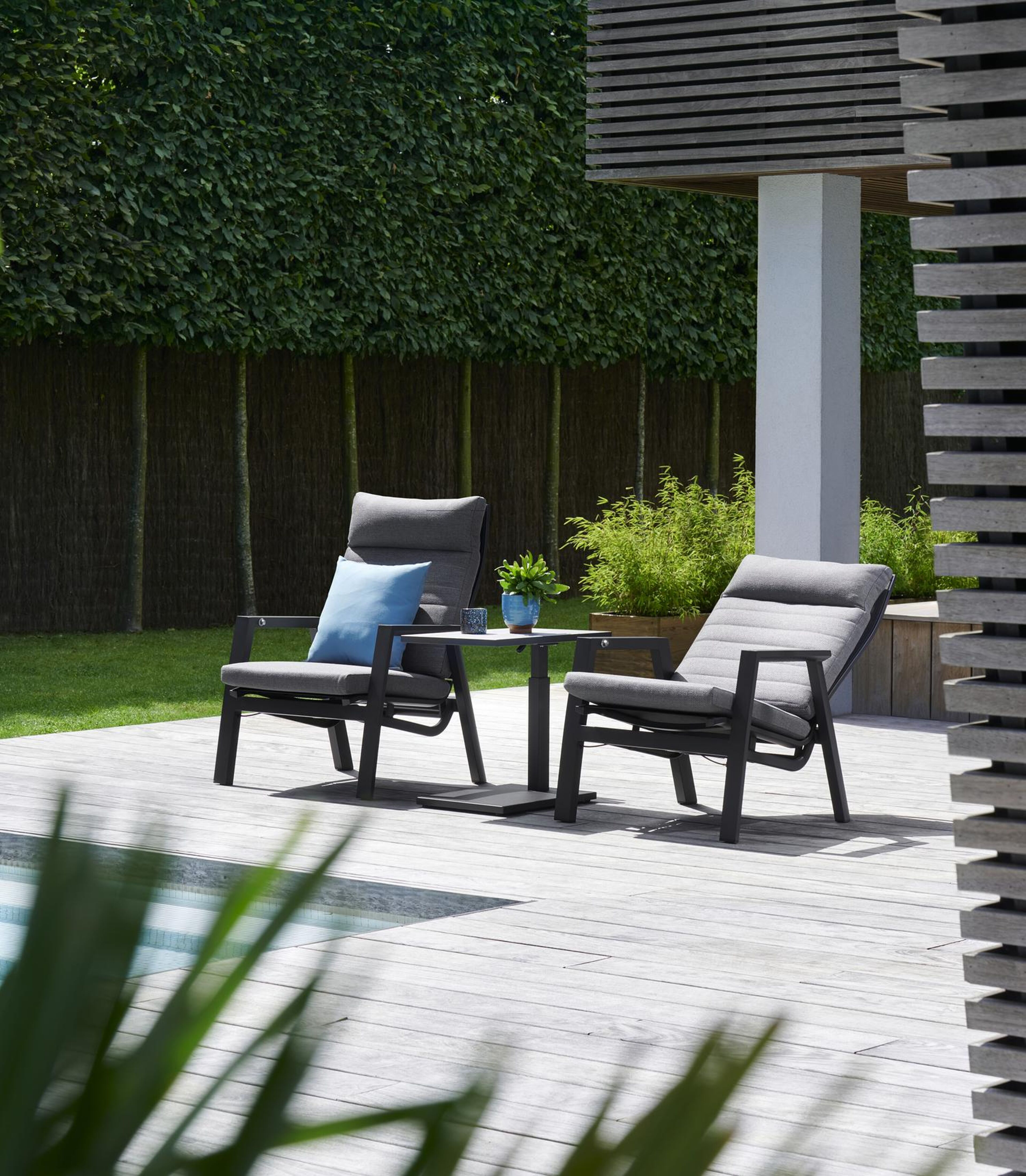 Prato balkonset in zwart aluminium met grijs weather+ textilene kussens