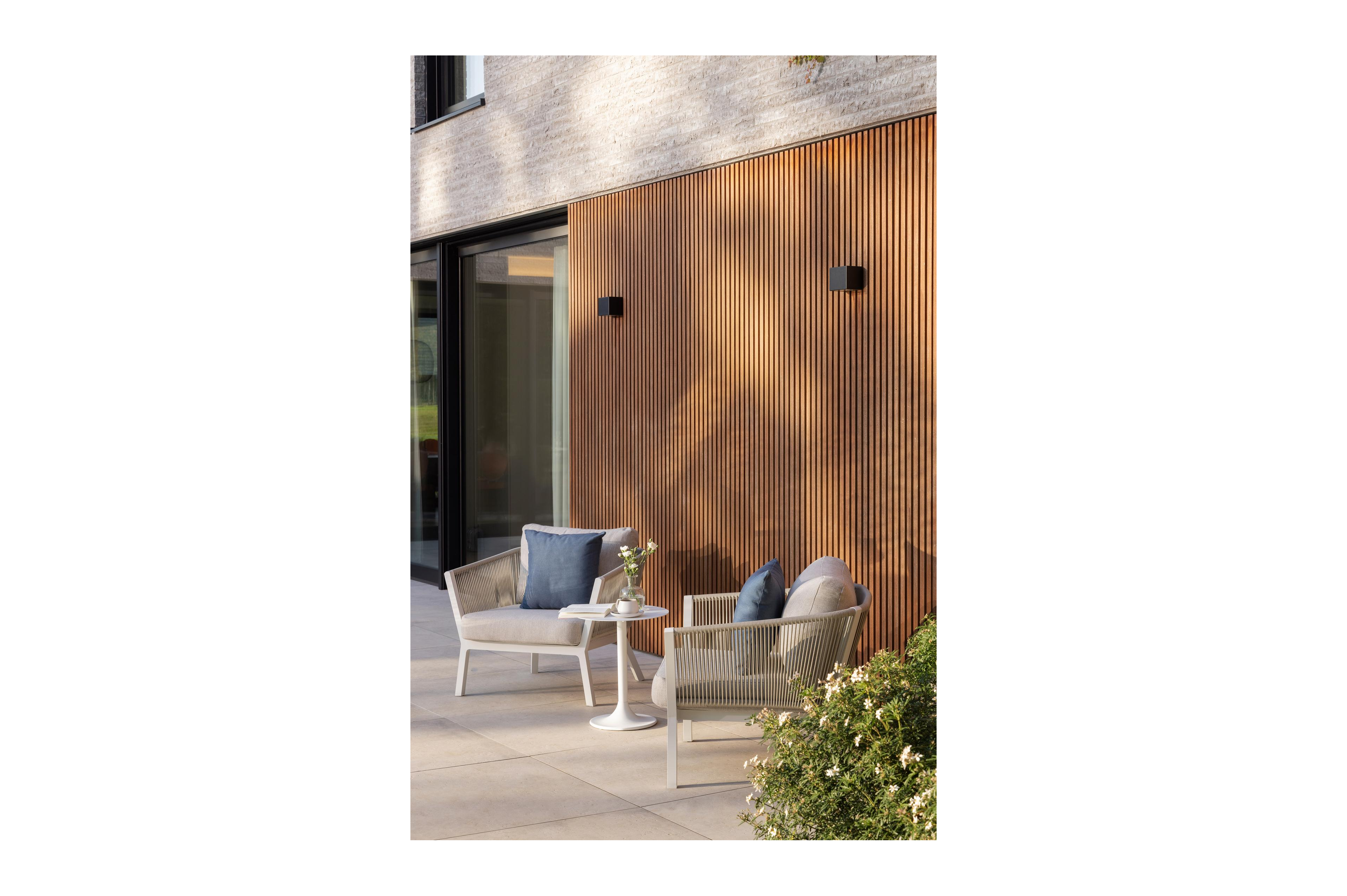 Cordoba loungestoel in wit aluminium en beige verticaal geweven ronde rope met rustic weather+ softtouch kussen