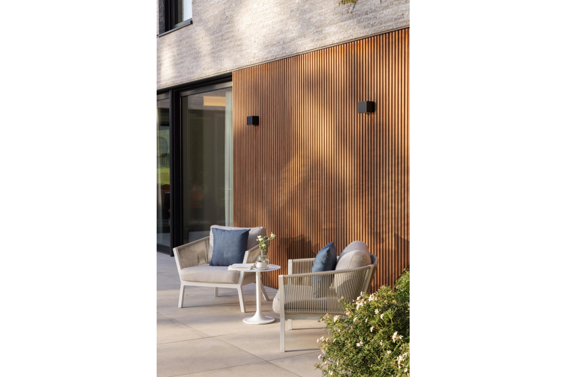 Cordoba loungestoel in wit aluminium en beige verticaal geweven ronde rope met rustic weather+ softtouch kussen