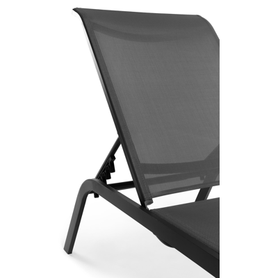 Set van 2 verstelbare acri ligbedden in zwart aluminium en zwart textilene met zwart weather+ softtouch kussen met zwart aluminium bijzettafel 