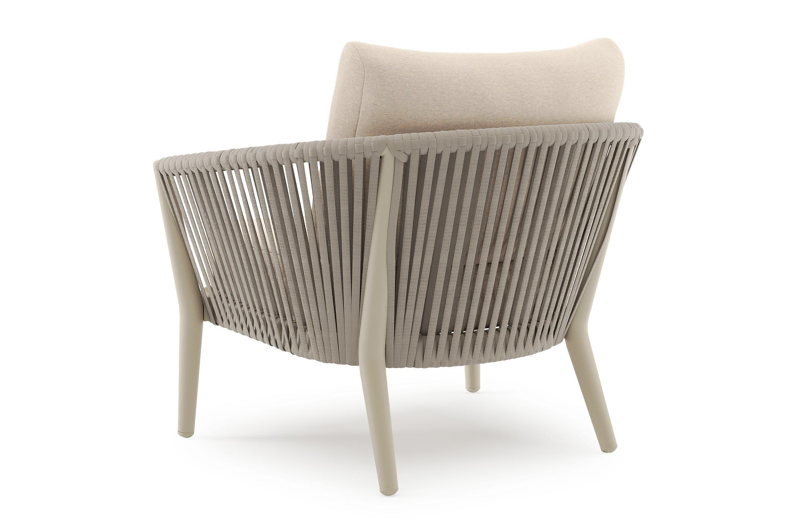 Orso loungestoel in beige aluminium en beige verticaal geweven ronde rope met Heritage Papyrus all weather sunbrella® luxe kussen