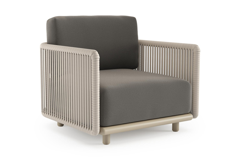 Organo loungestoel in beige aluminium en beige verticaal geweven luxe vlakke rope met natte dark taupe all weather Sunbrella® luxe kussen