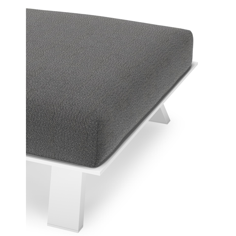 Cesano poef in wit aluminium met savane tornado all weather Sunbrella® luxe kussen