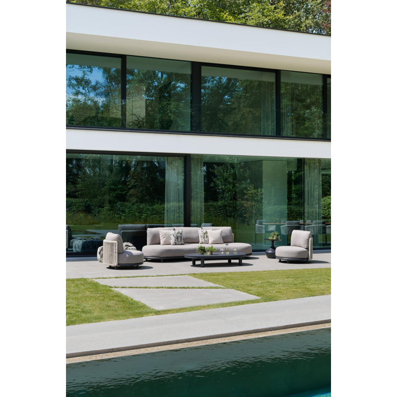 Lomano loungebank in zwart aluminium en beige verticaal geweven luxe vlakke rope met Althea Chalk all weather cosytica