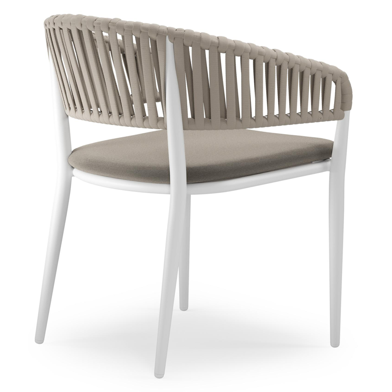 Tolfa stapelbare tuinstoel in wit aluminium en beige verticaal geweven luxe vlakke brede rope met stoelkussen in All Weather Sunbrella® Luxe Natte Carbon Beige