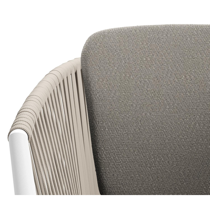 Chaise de jardin Orso en aluminium blanc et corde plate tissée verticalement beige avec coussin en All Weather Sunbrella® Luxe Lopi Silver