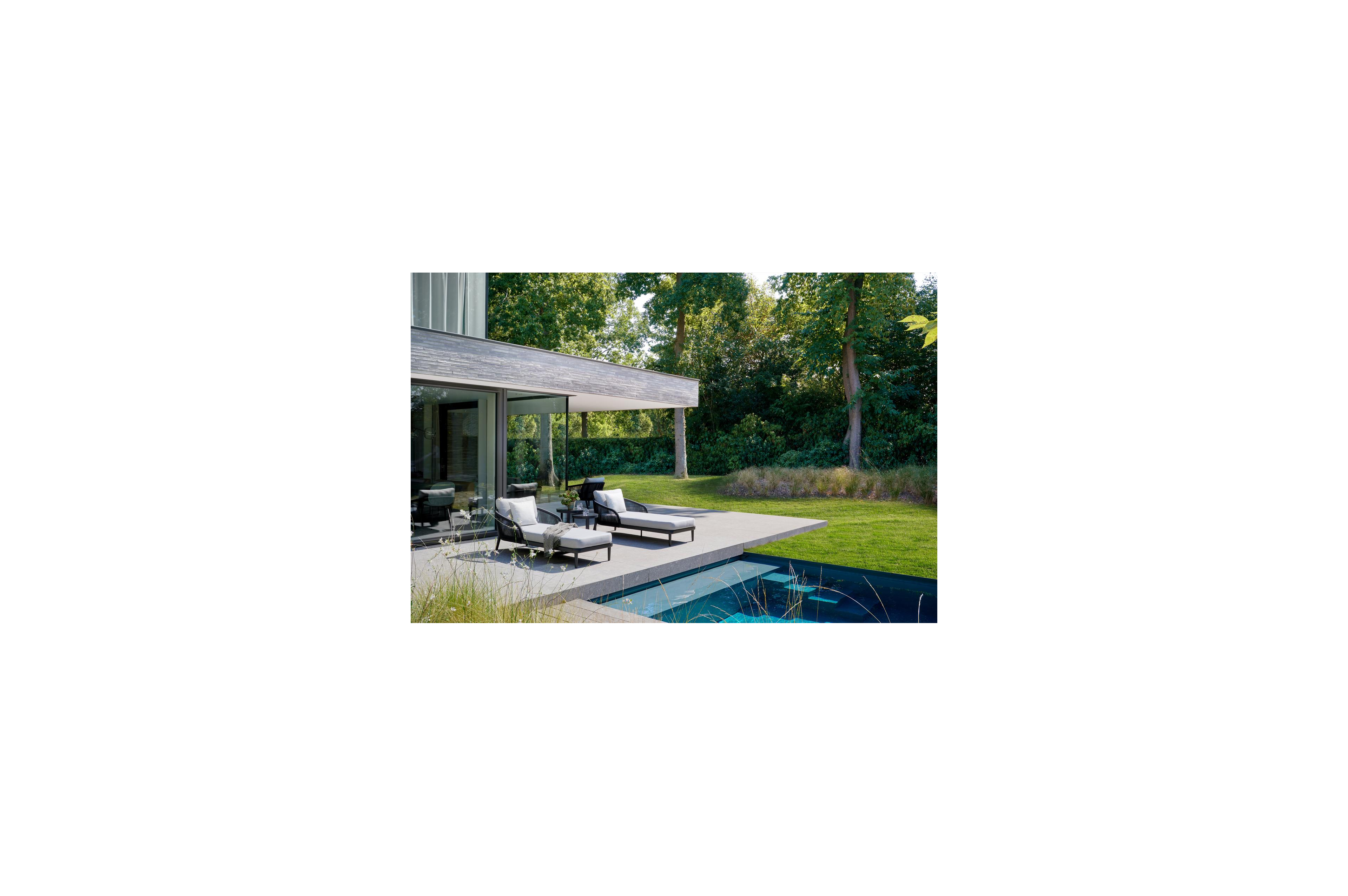 Enna bijzettafels in zwart aluminium - tafel 1: Dia. 44 x H 46 cm, tafel 2: Dia. 52 x H 52 cm