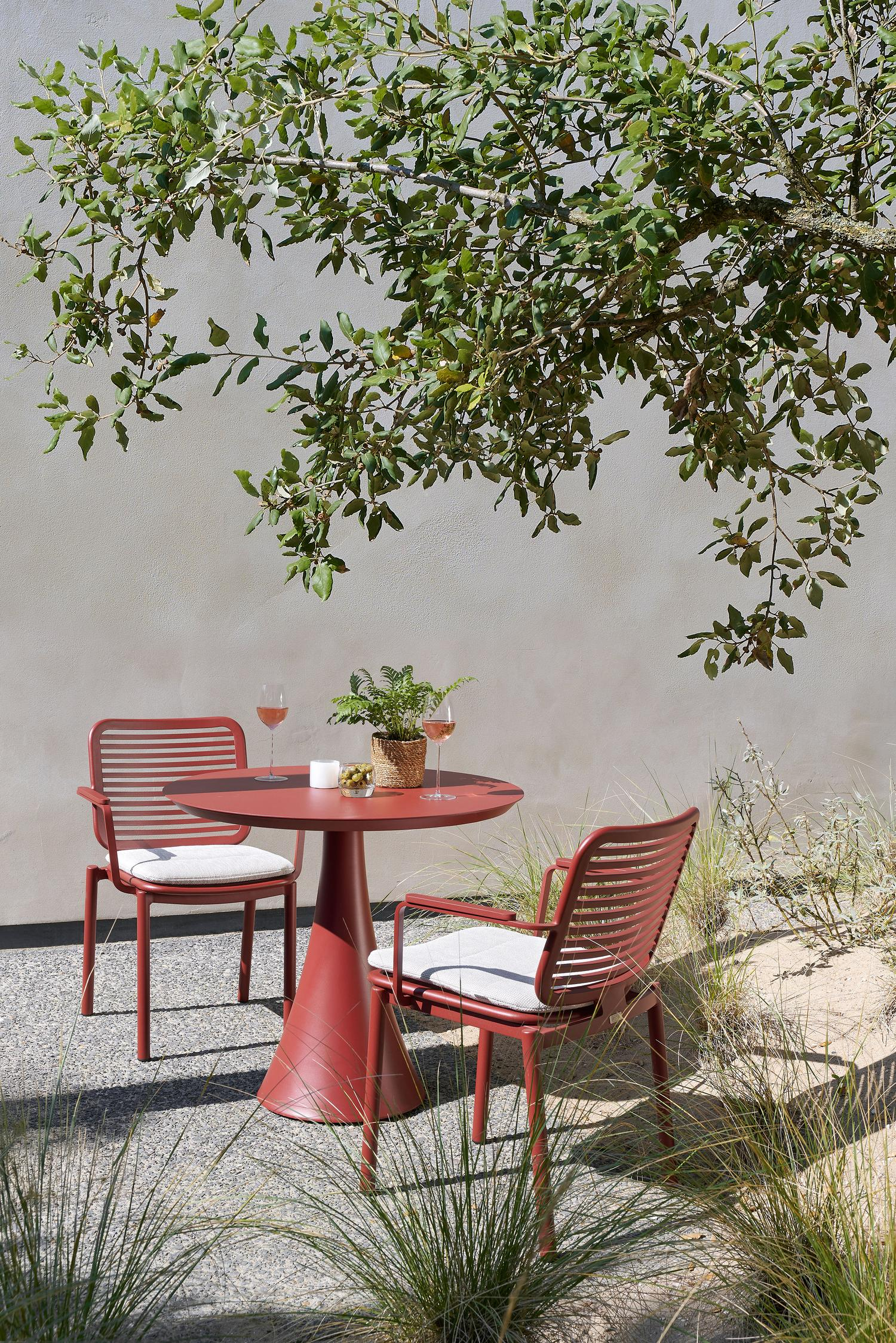 Fano tuinstoel in ruby aluminium