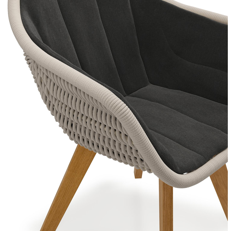 Chaise de jardin Pagino en teck naturel et corde ronde tissée verticalement beige avec coussin en All Weather Sunbrella® Luxe Natte Sooty