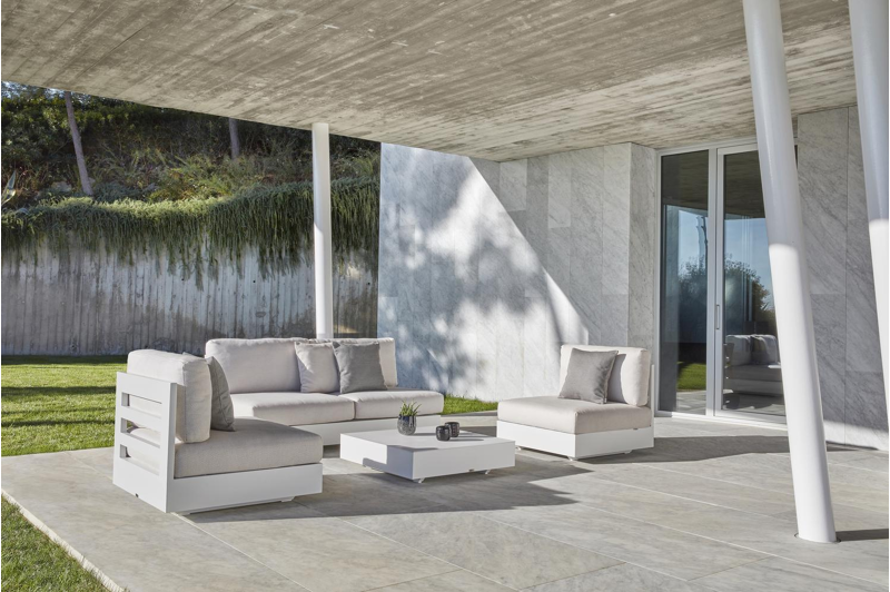 Como loungebank in wit aluminium met althea off white all weather cosytica kussen