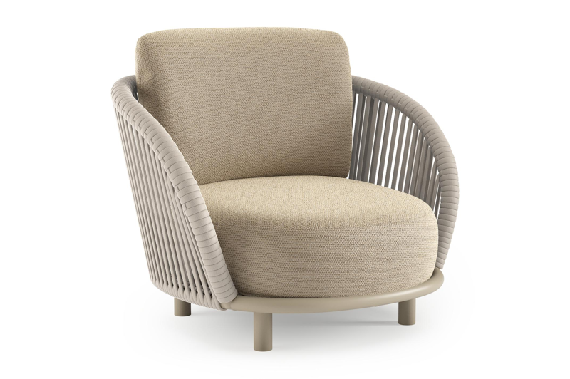 Lupino loungestoel in beige aluminium en beige verticaal geweven luxe vlakke brede rope met althea camel all weather cosytica kussen