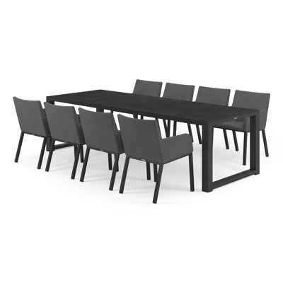 Livo tuinset in zwart aluminium en zwart volkeramiek tafelblad met 8 Rivo tuinstoelen