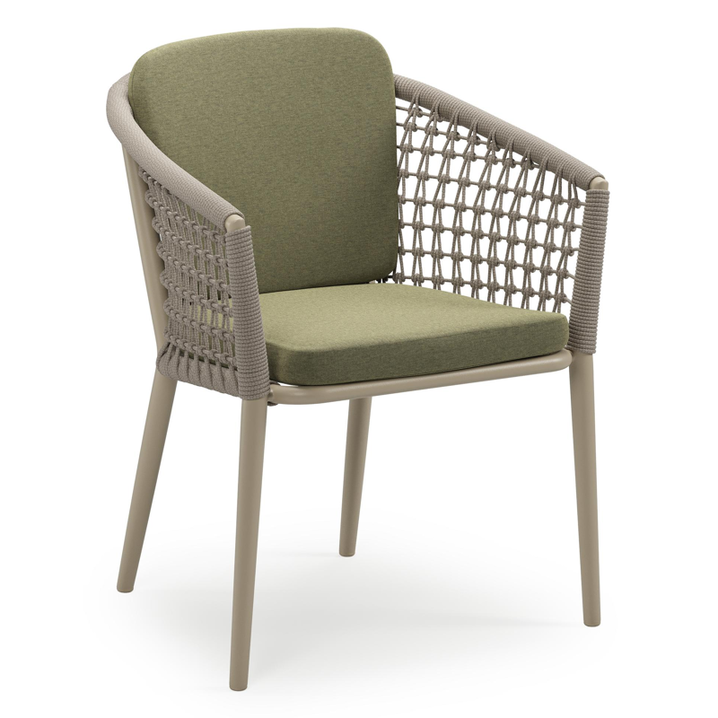 Orso stapelbare tuinstoel in beige aluminium en beige visnet geweven ronde rope met stoelkussen in All Weather Sunbrella® Luxe Heritage Leaf