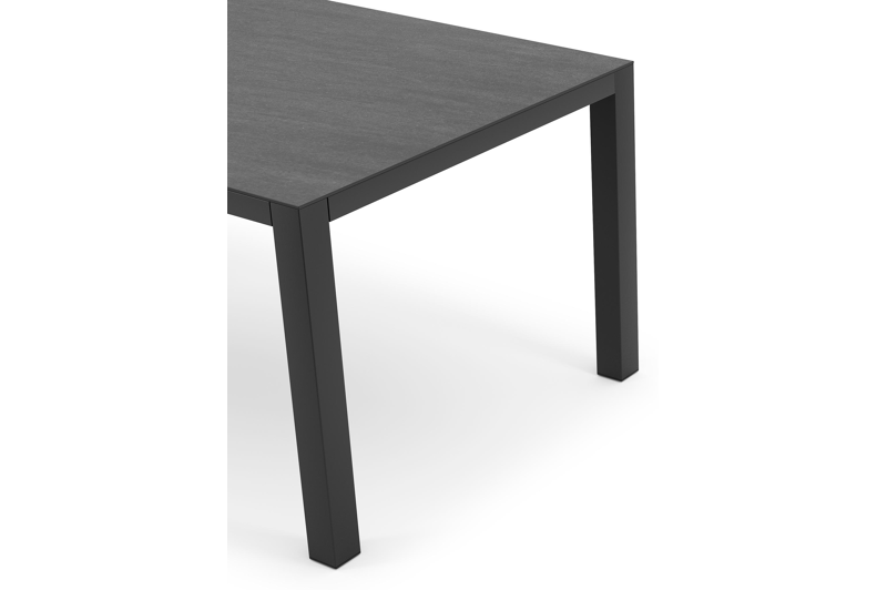 Como tuintafel in zwart aluminium en volkeramiek basalt black - L 160 x B 100 x H 75 cm