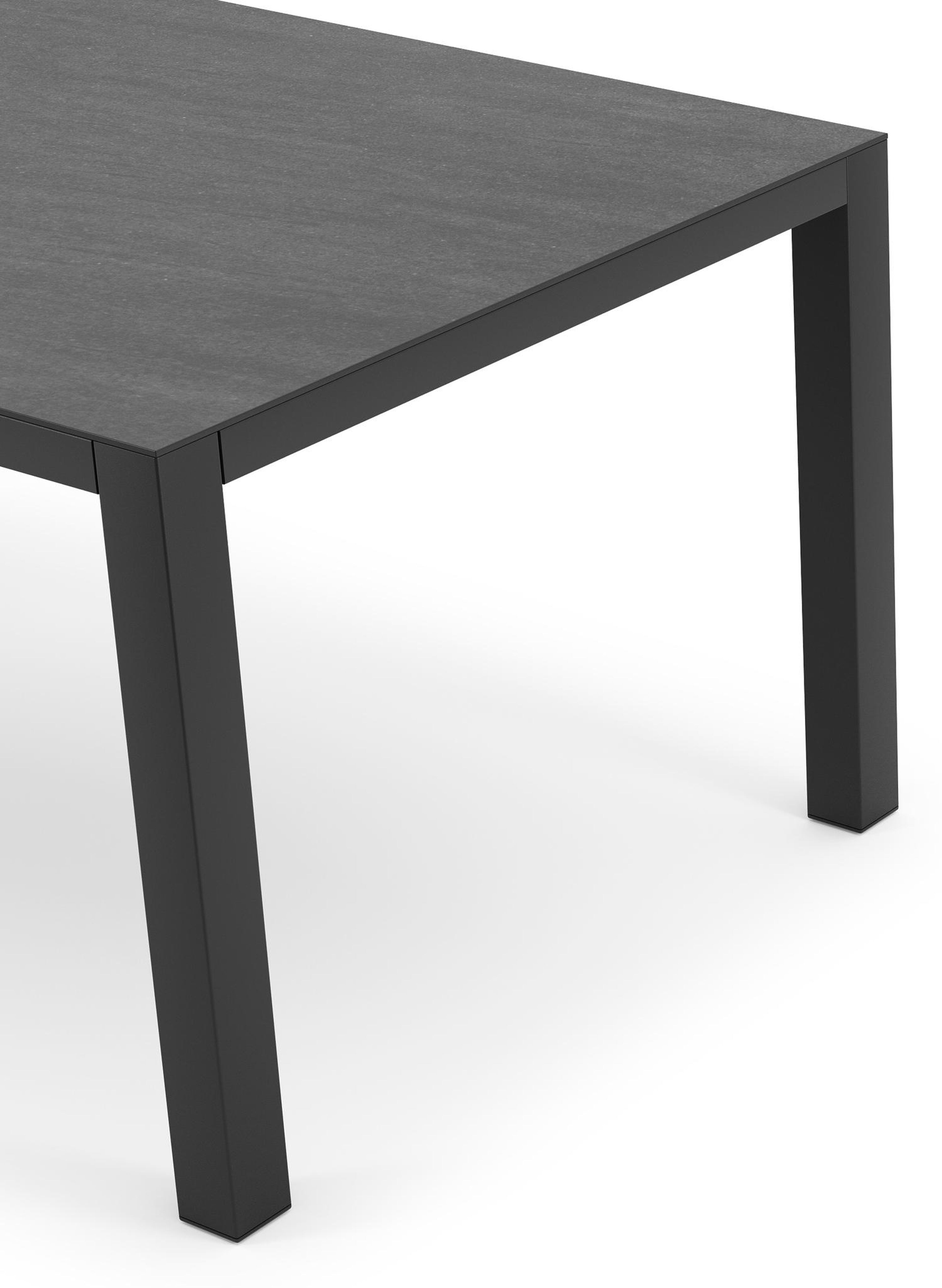Como tuintafel in zwart aluminium en volkeramiek basalt black - L 160 x B 100 x H 75 cm