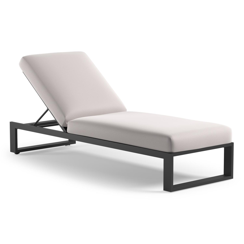 Verato verstelbaar ligbed in zwart aluminium met savane whisper all weather Sunbrella® luxe kussen