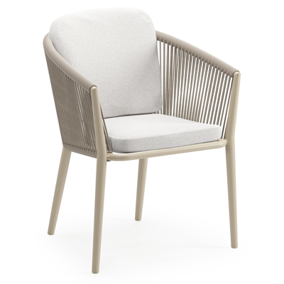 Orso tuinstoel in beige aluminium en beige verticaal geweven ronde rope met luxe zitkussen in All Weather Solica Soul Optik