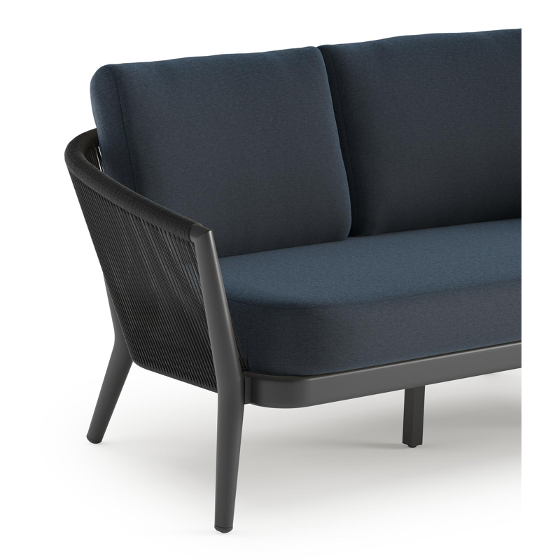 Canapé de jardin Orso en aluminium noir en corde ronde tissée verticalement noir et coussins en all weather sunbrella® luxe Heritage Indigo