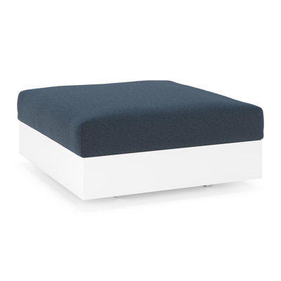 Como poef in wit aluminium met heritage indigo all weather sunbrella® luxe kussen