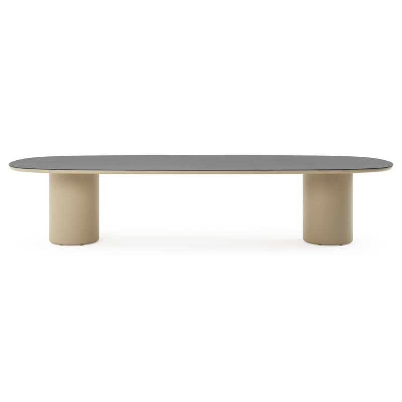 Amico low dining tuintafel bombo in beige aluminium en volkeramiek Basalt Black - L 320 x B 130 x H 61 cm
