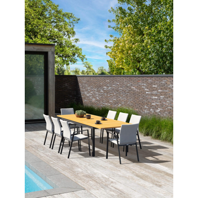 Ensemble de jardin Amalfi avec table extensible en aluminium noir avec plateau de table en teck et 8 chaises de jardin empilables Madura