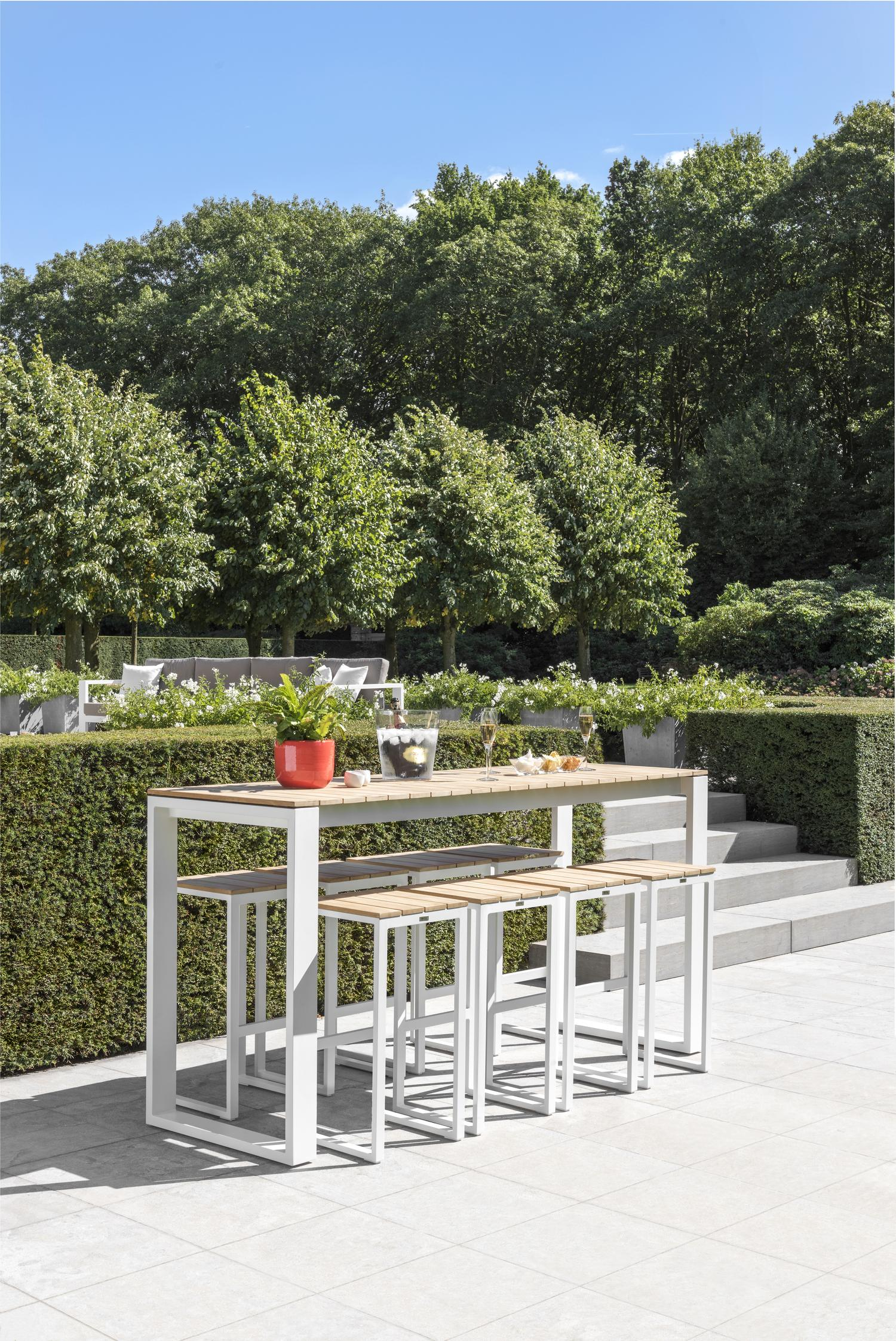 Verato barstoel in wit aluminium en naturel teak