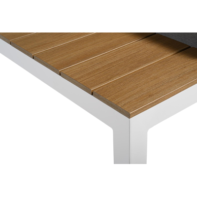 Toma loungehoek in wit aluminium en polywood met grijs polyester kussen en loungetafel
