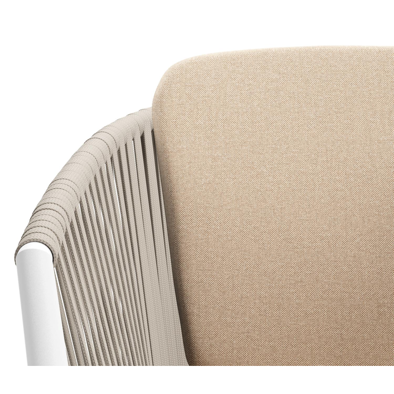 Chaise de jardin Orso en aluminium blanc et corde plate tissée verticalement beige avec coussin en All Weather Sunbrella® Luxe Natte Heather Beige