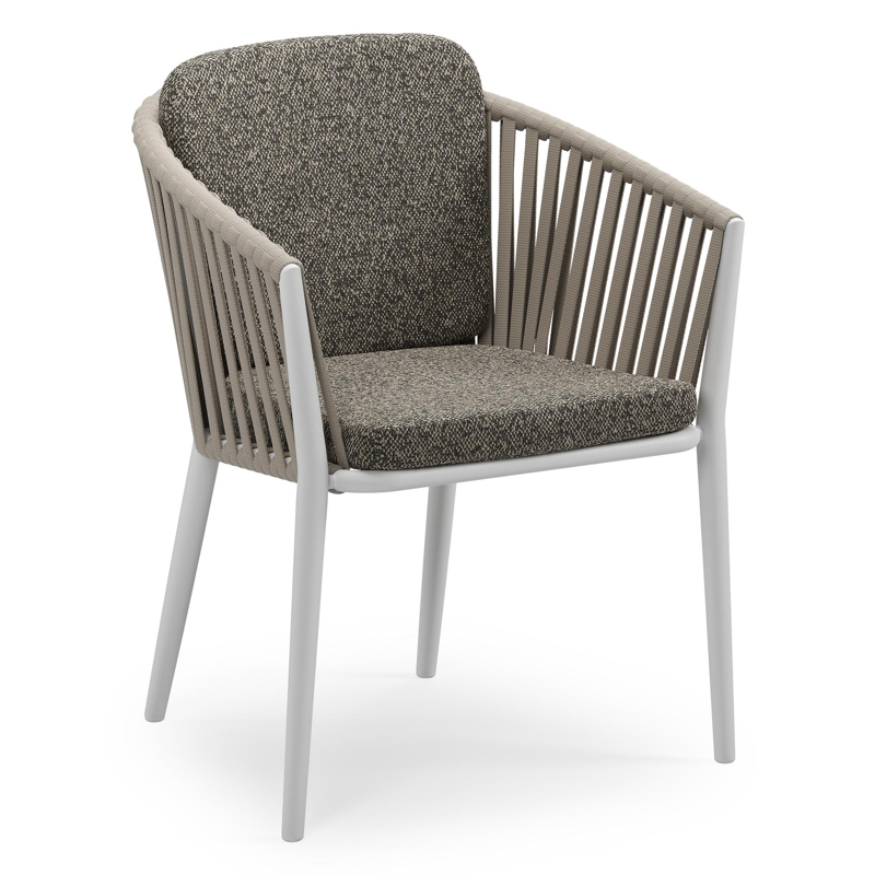 Orso stapelbare tuinstoel in wit aluminium en beige verticaal geweven luxe vlakke brede rope met stoelkussen in All Weather Cosytica Marbella Tunder